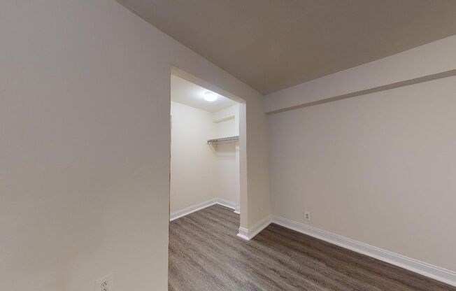 Studio, 1 bath, 295 sqft, $920, Unit B10