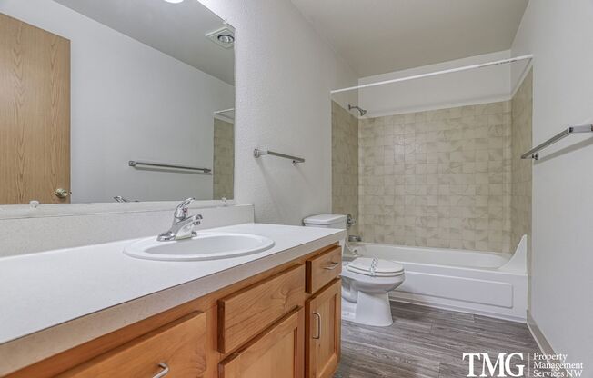 2 beds, 1 bath, 1,000 sqft, $1,525, Unit C04