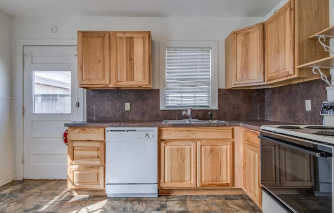 2 beds, 2 baths, $1,295