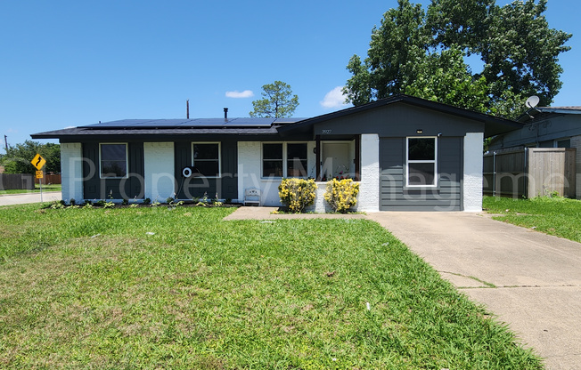 3927 EMERALD DR