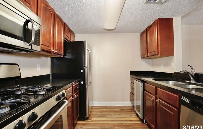 2 beds, 2 baths, $1,625, Unit Unit M