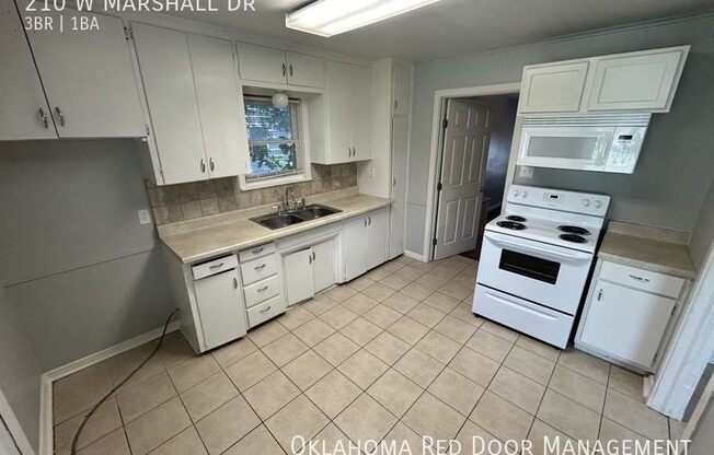 3 beds, 1 bath, 1,176 sqft, $1,050