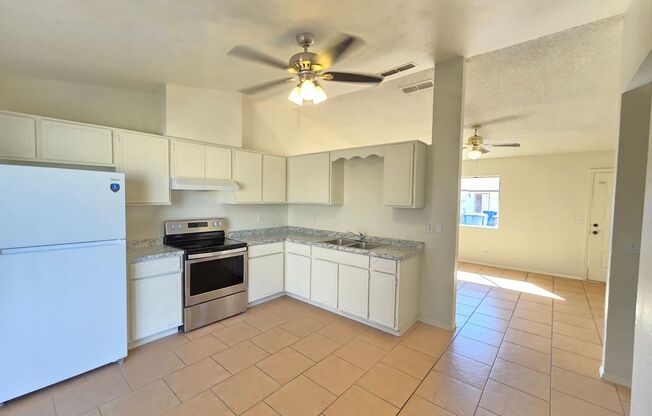2 Bed 1 Bath Spacious Apartment in Mesa