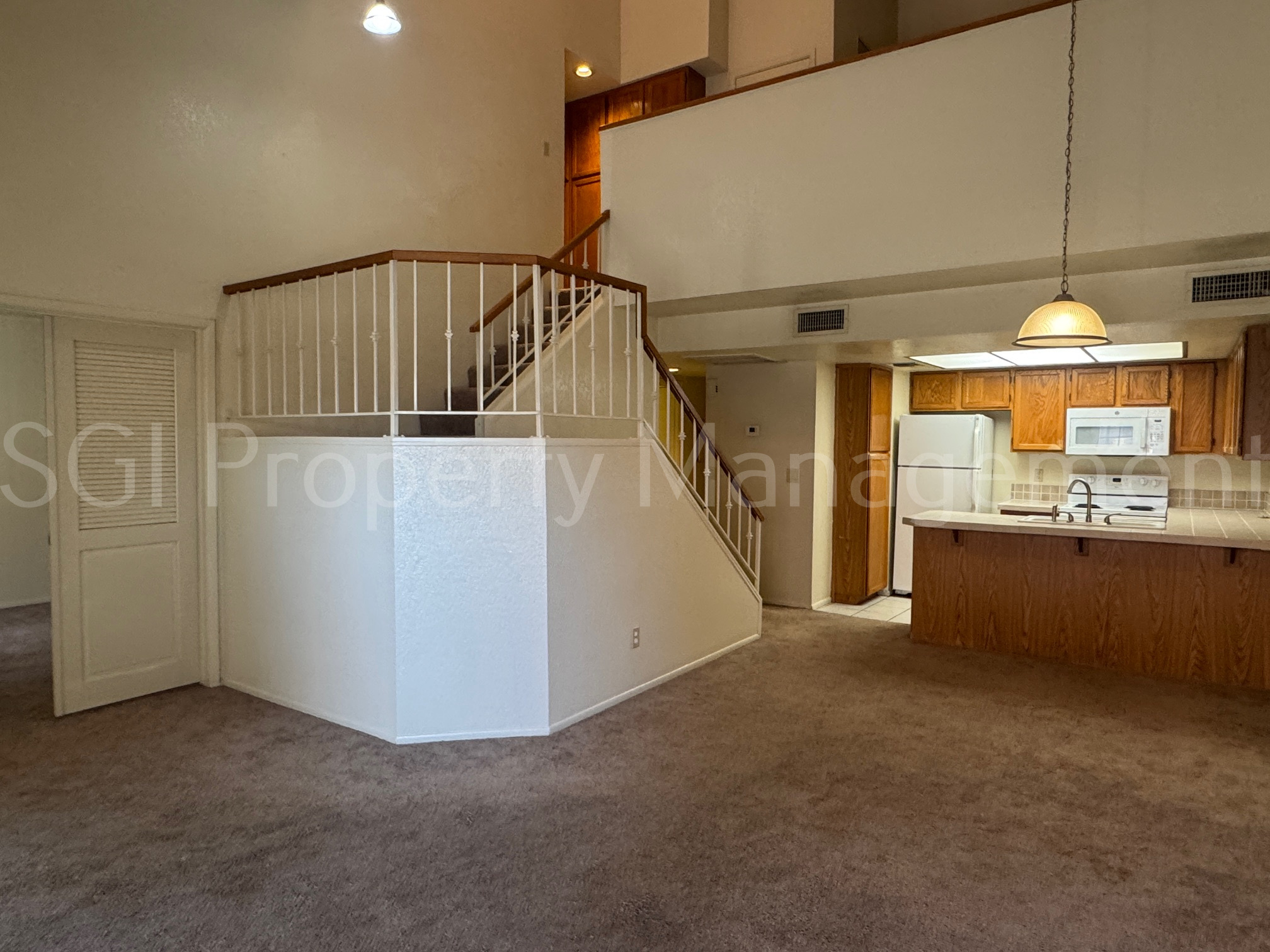 819 N COLLEGE AVE