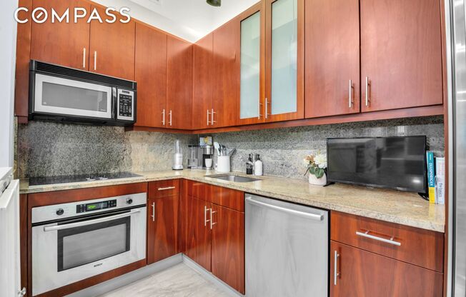 1 bed, 1 bath, 642 sqft, $3,700, Unit 14D