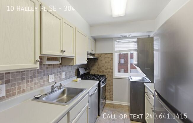 10 HALLEY PL SE