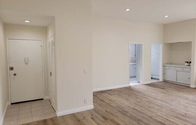 1850 Thayer Ave.