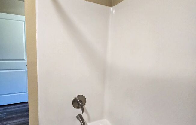 Studio, 1 bath, 596 sqft, $1,350, Unit 207