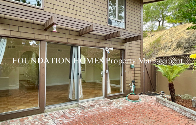 Bright & Tranquil End Unit!  A/C! Parking! Community Pool! FOUNDATION