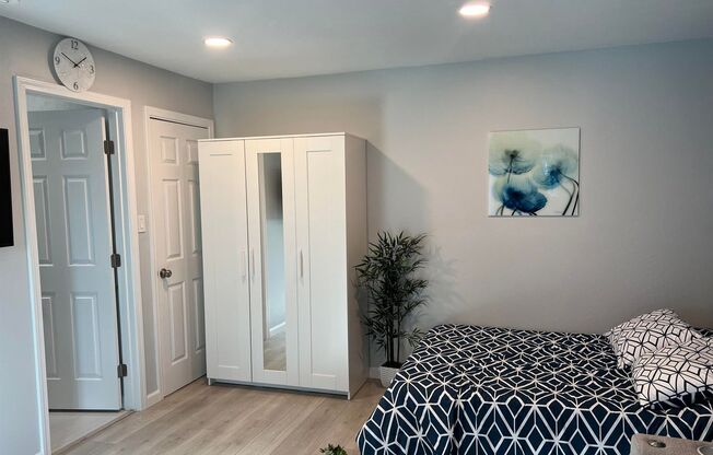 FURNISHED SAN CARLOS STUDIO-AVAILABLE NOW!!!