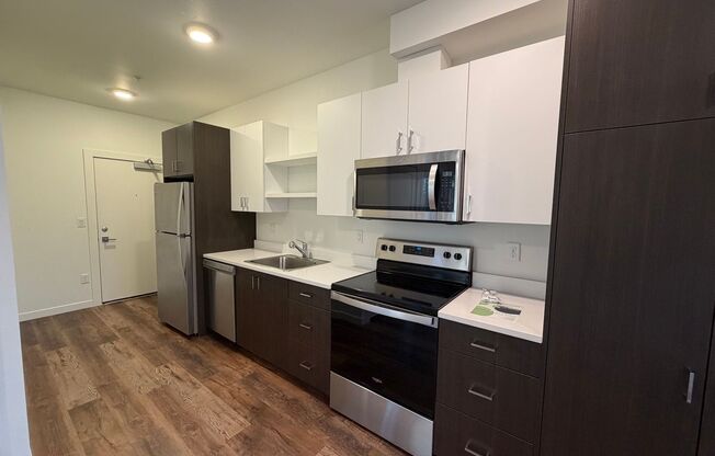 J0629 - North Louie Apartments