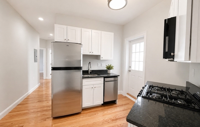 1 bed, 1 bath, 450 sqft, $2,900, Unit 88
