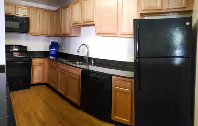 3 beds, 2 baths, 1,300 sqft, $2,375, Unit 3331 #203