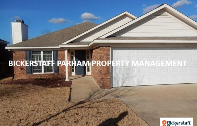 Located in Garrett Pines!! This Lovely Home Offers 3 Beds, and 2 Baths. Must See!!