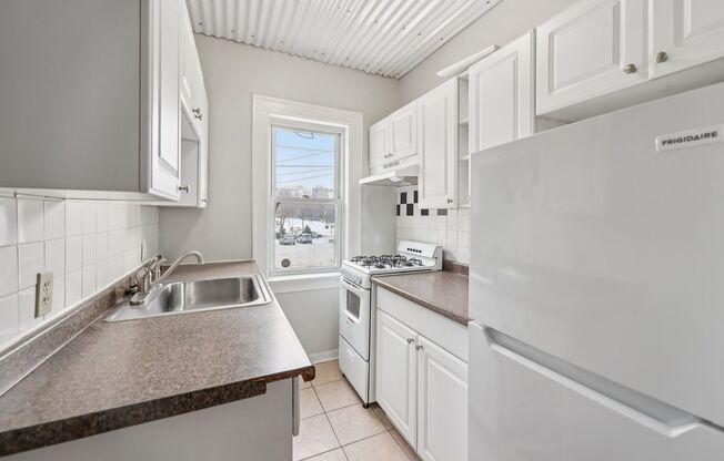 2 beds, 1 bath, 720 sqft, $1,395, Unit 102