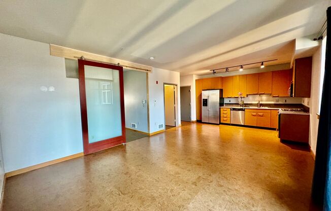 1 bedroom, 1 bathroom Condo with City View!