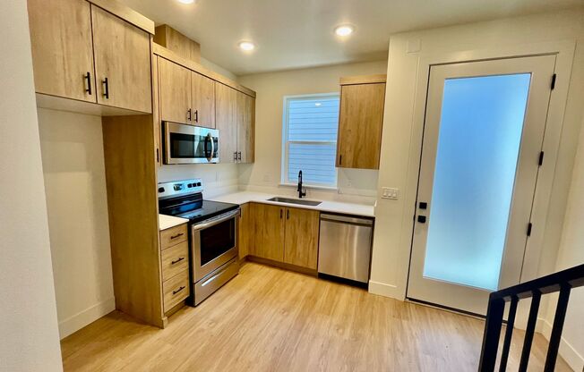 2 beds, 2.5 baths, 933 sqft, $1,995, Unit 6631