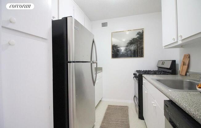 1 bed, 1 bath, $4,700, Unit 8B