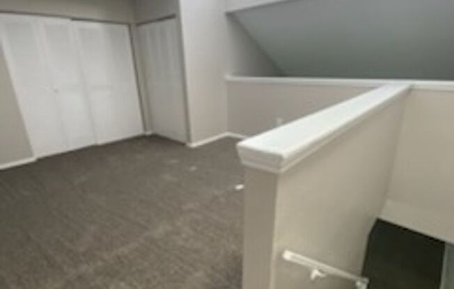 2 beds, 1 bath, 1,105 sqft, $875, Unit 2703-304