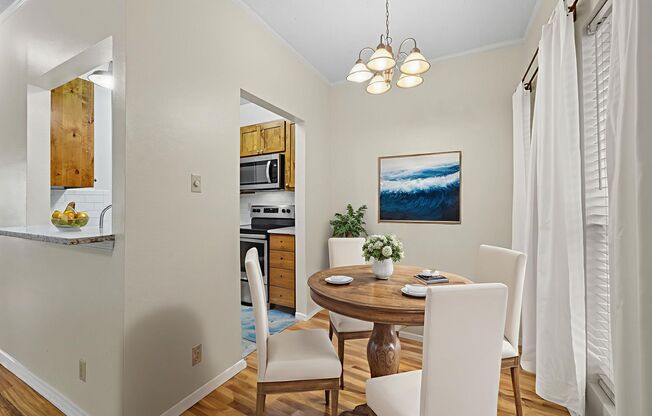 UT PRE LEASE: West Campus 2 bed / 2 bath, 2 RSVD parking, 2 blocks to UT Austin