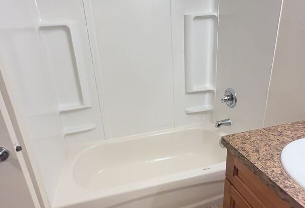 2 beds, 1.5 baths, 920 sqft, $1,595, Unit 55