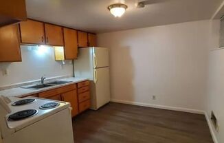 2 beds, 1 bath, $900, Unit 4