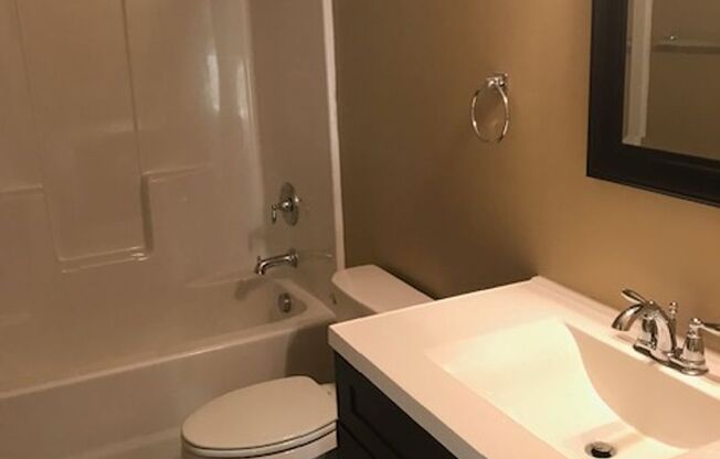 2 beds, 1 bath, $1,295