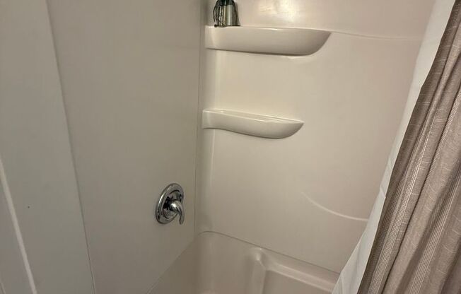 1 bed, 1 bath, 550 sqft, $1,300, Unit 1134 CORPORATE UNIT