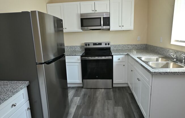 3 Bedroom Apartment -NO PETS -2830 Cedar St