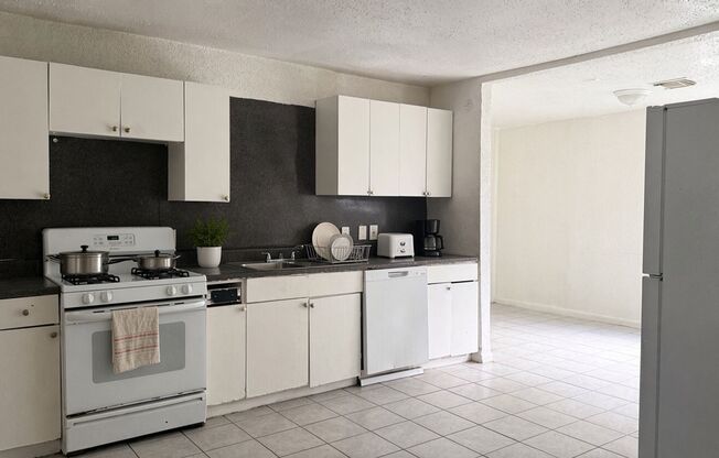 4 bedroom Single Family Home with yard