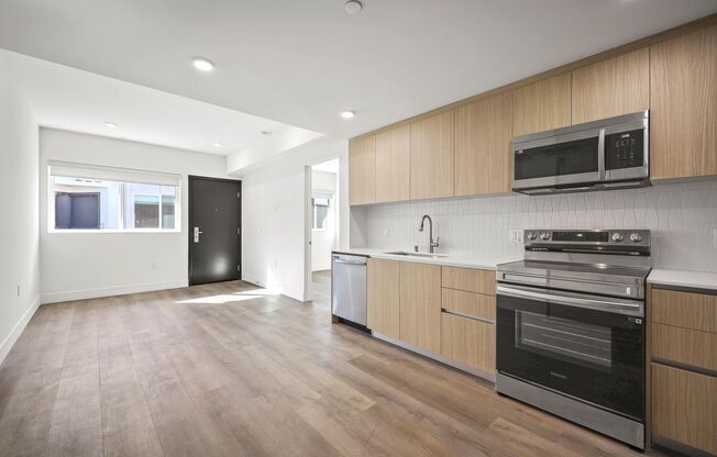 3 beds, 3 baths, 938 sqft, $3,150, Unit 603