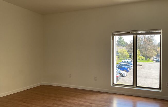 1 Bed / 1 Bath Houghton condo in Kirkland $1,795/month