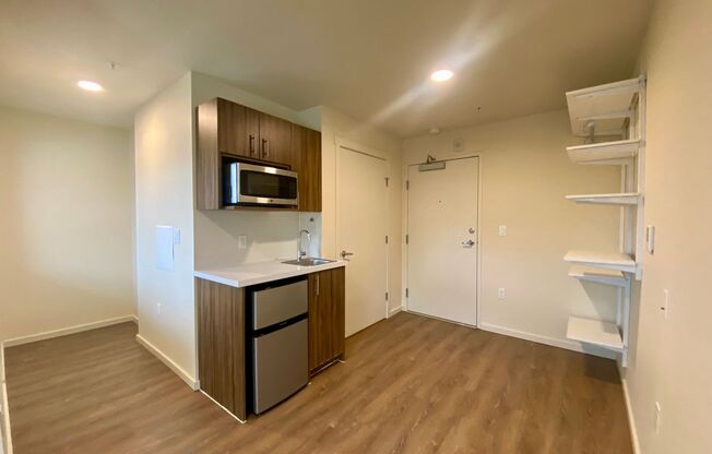Studio, 1 bath, 175 sqft, $1,355, Unit 418