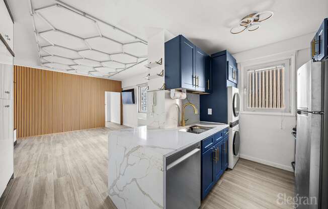 58 W 58th St Apt 14D