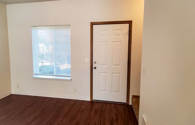 2 beds, 1.5 baths, 896 sqft, $1,495, Unit 660 LaSalle Street #1