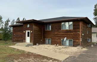 669 7th St SW