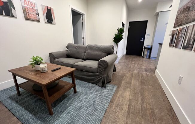 4 beds, 3 baths, 1,300 sqft, $1,650, Unit ph2 - Grand Master Room - 4