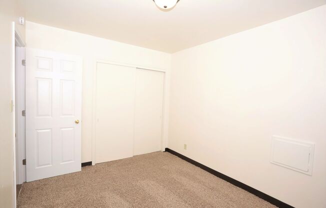 2 beds, 1 bath, $840, Unit 1111-4