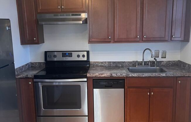 Lovely 2 Bedroom with 1.5 Bath located in Village District | Water Included