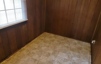 2 beds, 1 bath, $995