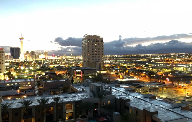 2 beds, 2 baths, $2,600, Unit Unit 909
