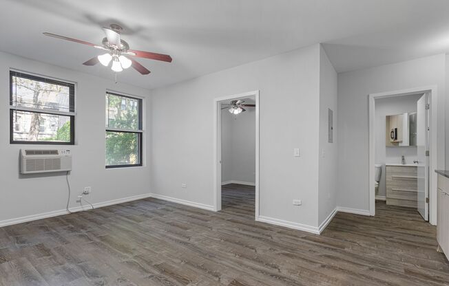 2 beds, 1 bath, $2,300, Unit 201