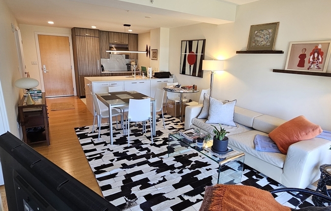 1 bed, 1 bath, 747 sqft, $3,450, Unit 707T