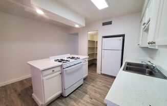 2 beds, 2 baths, 992 sqft, $1,695, Unit 24