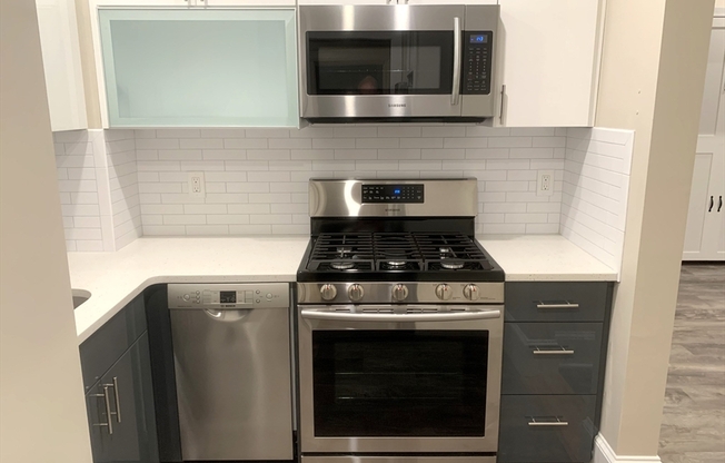 Studio, 1 bath, 350 sqft, $2,600, Unit 3