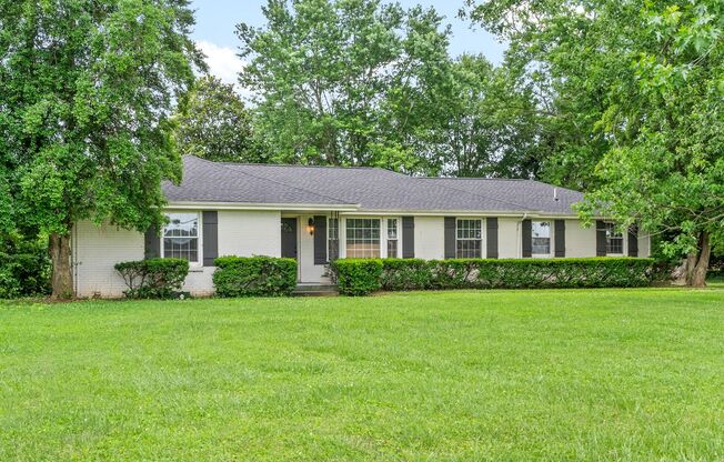 4 Bedroom Country Style Home For Rent!