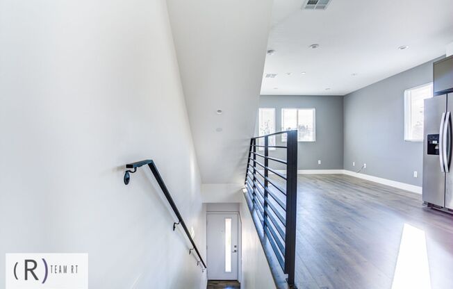 3 beds, 3 baths, 1,565 sqft, $3,600, Unit 11639 1/2 Burbank Blvd