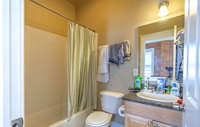 1 bed, 1.5 baths, $1,500, Unit 893 N High Apt. 203