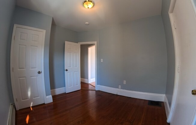 3 beds, 1 bath, $3,000, Unit 3