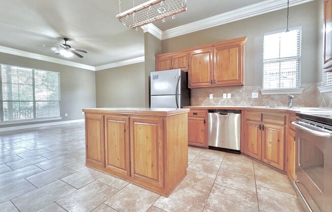 3BR/2BA Home on Nicholson Lake Dr – Modern Comfort in a Prime Location!